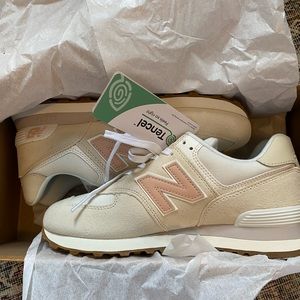 New Balance&reg; Suede 574 Sneakers
Color: SEA SALT/ROSE WATER
Size: 9.5